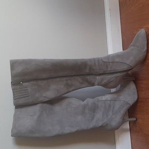 ViaSplgia Grey suede boots